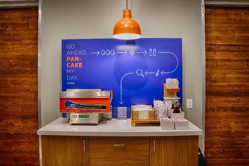 Holiday Inn Express Hotel & Suites Minneapolis - Minnetonka By Ihg エクステリア 写真